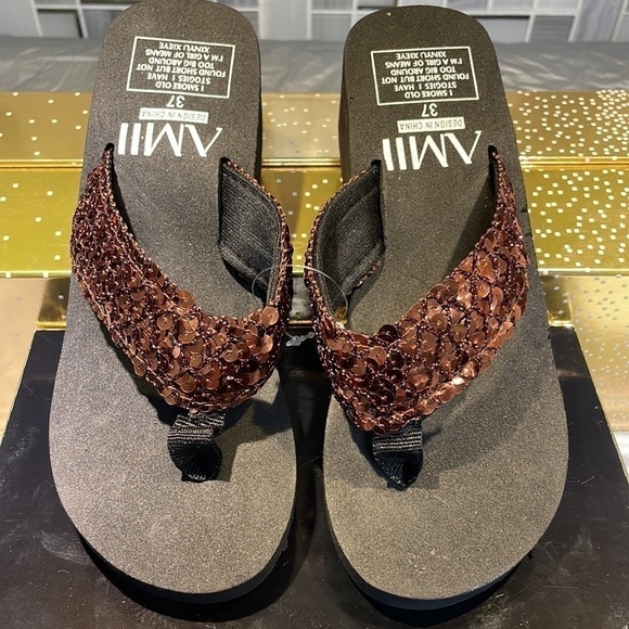 Shoes - 𝅺FLIP Flops 6 1/2